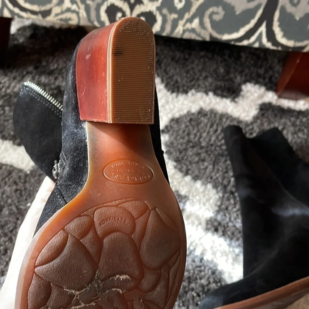 Korkease black suede ankle boots sz 8.5 - Picture 6 of 8